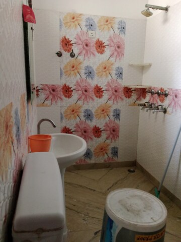 Bathroom in 1.5 BHK Builder Floor at Huda – for Rent