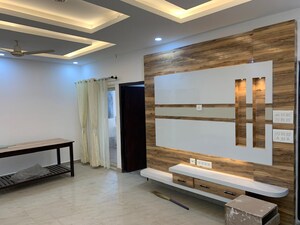 Room in 3.5 BHK Apartment at Saraswati Apartments, Gomti Nagar – for Rent