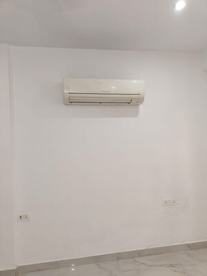 Room in 3 BHK Builder Floor at Palam Vihar – for Rent