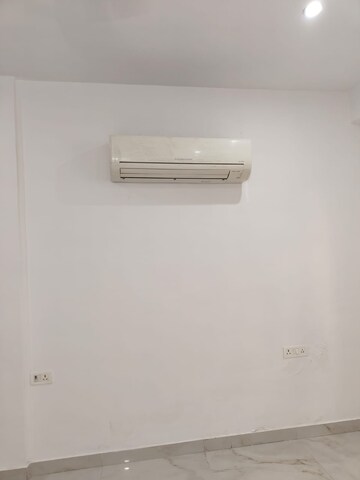 Room in 3 BHK Builder Floor at Palam Vihar – for Rent