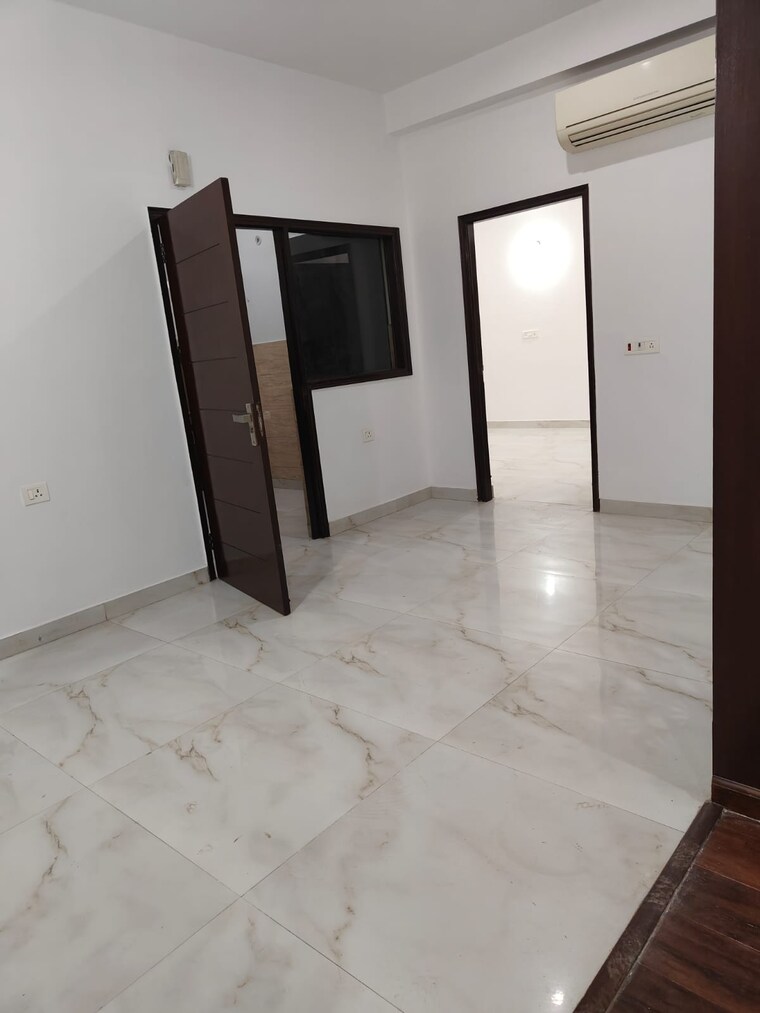 Room, palam vihar 3 Bedroom 2000 Sq.Ft. Builder Floor In Palam Vihar Gurgaon 9603410