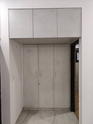 Furnished Amenities in 3 BHK Builder Floor at Palam Vihar – for Rent