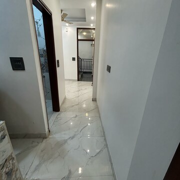 Building Lobby in 1 BHK Builder Floor at Kotla Mubarakpur – for Sale