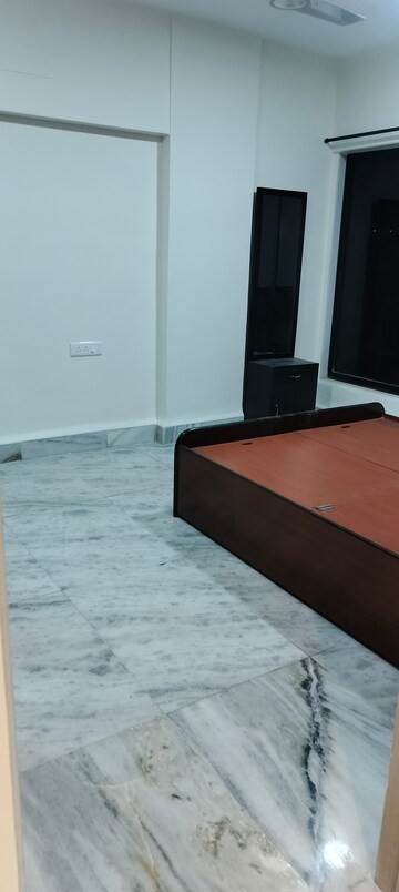 Room in 2 BHK Apartment at Victoria Apartment Andheri, Andheri West – for Rent