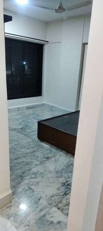 Room in 2 BHK Apartment at Victoria Apartment Andheri, Andheri West – for Rent