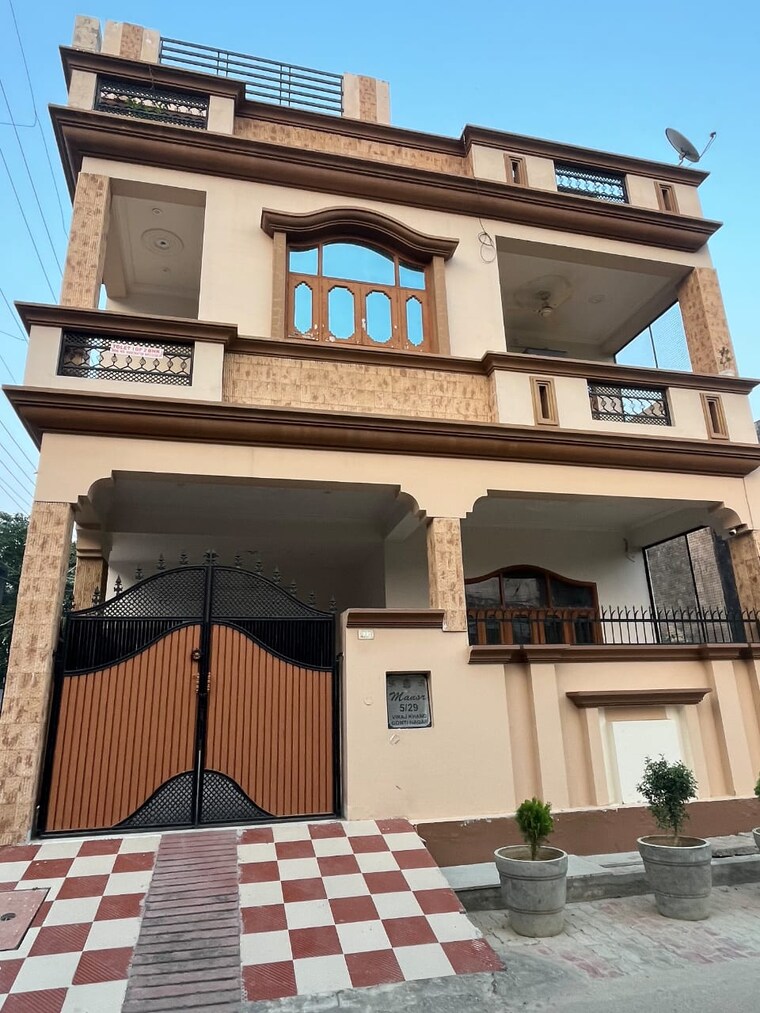 Room, gomti nagar Pg For Boys & Girls In Gomti Nagar 9603468