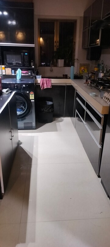 Master Bedroom in 2 BHK Apartment at Montreal Tower, Andheri West – for Rent