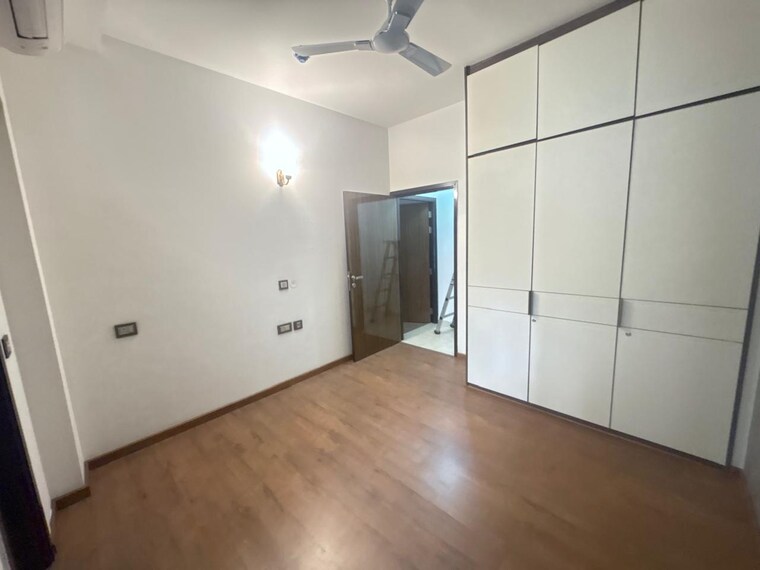 Room, dlf-park-place 4 Bedroom 2727 Sq.Ft. Apartment In Sector 54 Gurgaon 9603594