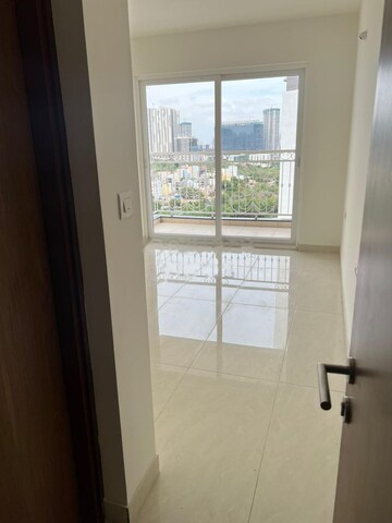 Room in 4 BHK Apartment at Prestige Beverly Hills, Kokapet – for Sale