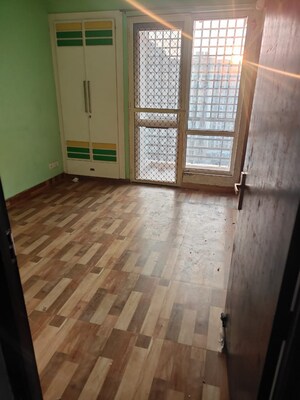 Room in 3 BHK Apartment at Vipul Greens, Sector 48 – for Sale