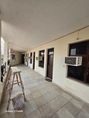 6+ BHK Builder Floor – Exterior View View at Vip Road - for Sale