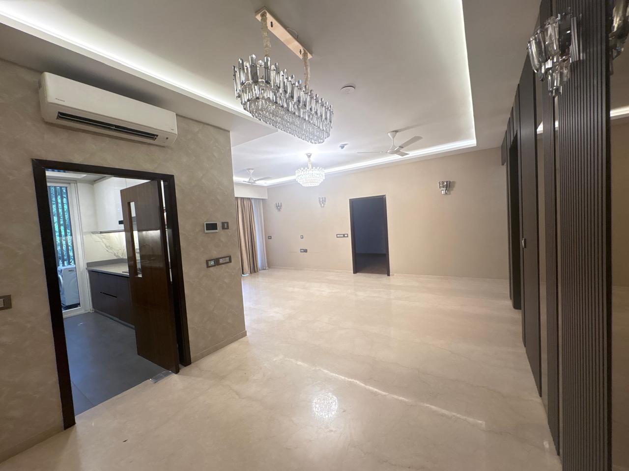 4 BHK + Servant Room Apartment For Sale in DLF The Summit