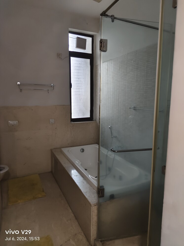 Bathroom, emaar-the-palm-springs 4 Bedroom 3800 Sq.Ft. Apartment In Sector 54 Gurgaon 9603717