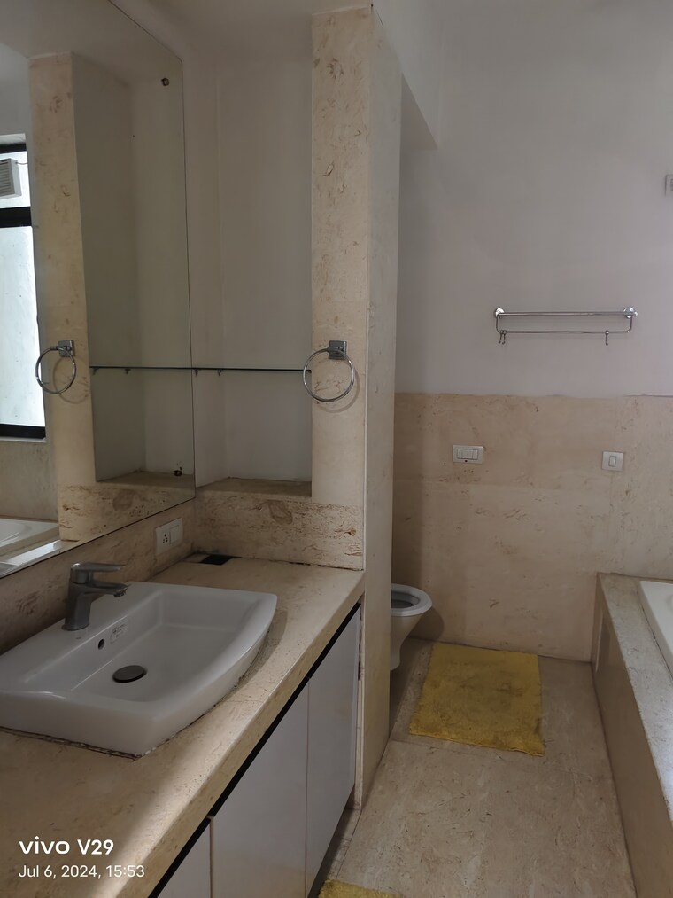 Bathroom, emaar-the-palm-springs 4 Bedroom 3800 Sq.Ft. Apartment In Sector 54 Gurgaon 9603717