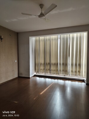 Room in 4 BHK Apartment at Emaar The Palm Springs, Sector 54 – for Rent