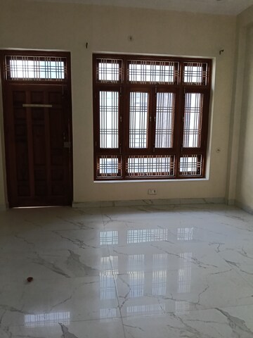 Room in 2 BHK Independent House at Gomti Nagar – for Rent
