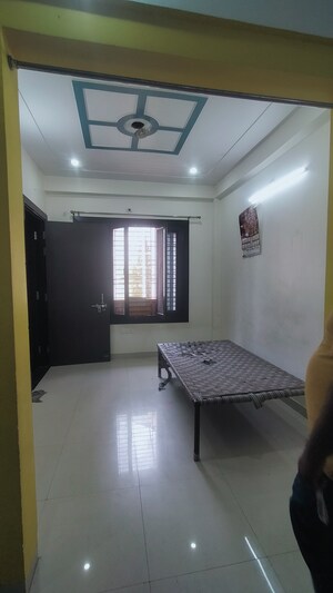 Bedroom in 6 BHK Villa at Gomti Nagar – for Rent