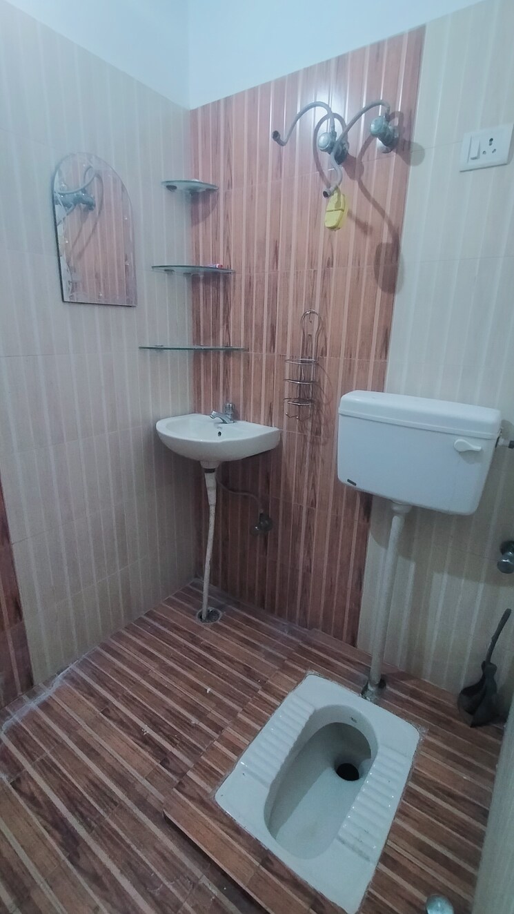 Bathroom, gomti nagar 6 Bedroom 4000 Sq.Ft. Villa In Gomti Nagar Lucknow 9603776