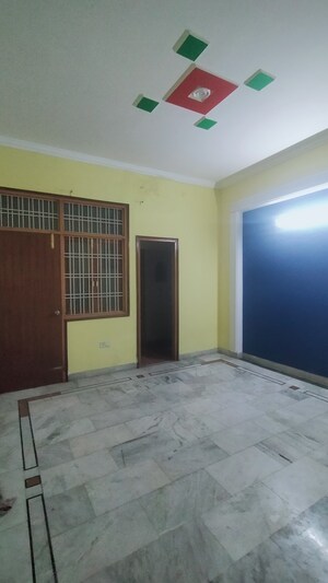 Room in 6 BHK Villa at Gomti Nagar – for Rent