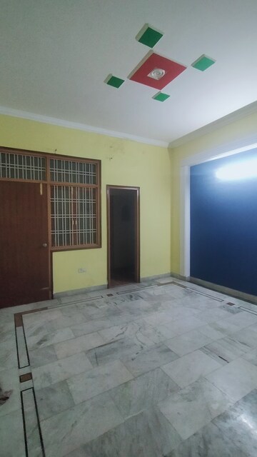 Room in 6 BHK Villa at Gomti Nagar – for Rent