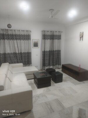 Living Room in 4 BHK Apartment at DLF Windsor Court, Dlf Phase iv – for Rent