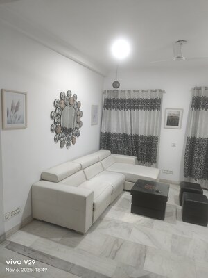 Living Room in 4 BHK Apartment at DLF Windsor Court, Dlf Phase iv – for Rent