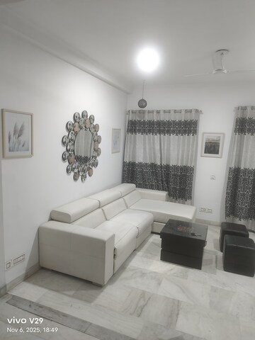 Living Room in 4 BHK Apartment at DLF Windsor Court, Dlf Phase iv – for Rent