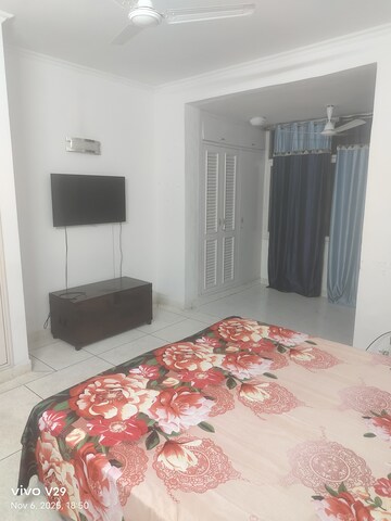 Bedroom in 4 BHK Apartment at DLF Windsor Court, Dlf Phase iv – for Rent