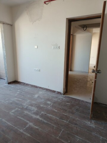 Room in 4 BHK Apartment at Chaphalkar Elina Living, Mohammadwadi – for Sale