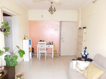 Room in 1 BHK Apartment at Dosti Estates, Wadala East – for Rent