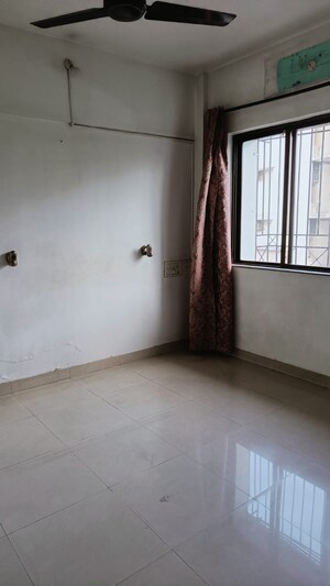 Room in 1 BHK Apartment at Dosti Estates, Wadala East – for Rent