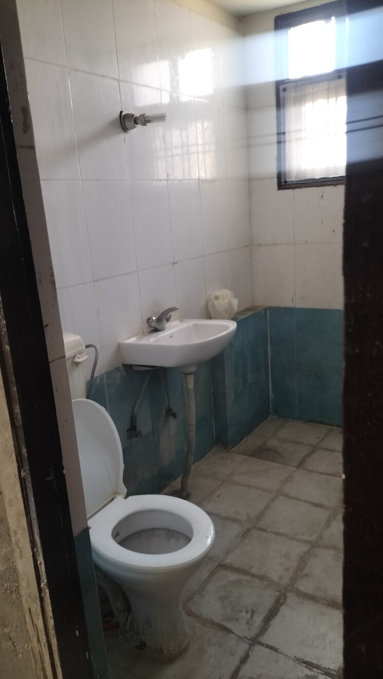 Bathroom, srs-residency 2 Bedroom 1304 Sq.Ft. Apartment In Sector 88 Faridabad 9603848