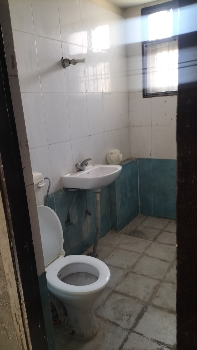 Bathroom, srs-residency 2 Bedroom 1304 Sq.Ft. Apartment In Sector 88 Faridabad 9603848