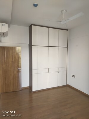 Room in 4 BHK Apartment at Emaar Emerald Floors Premier, Sector 65 – for Rent