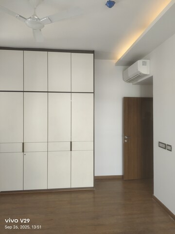 Room in 4 BHK Apartment at Emaar Emerald Floors Premier, Sector 65 – for Rent