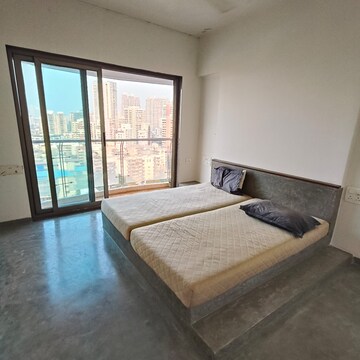 Room in 2 BHK Apartment at Cosmopolis Tower, Andheri West – for Rent