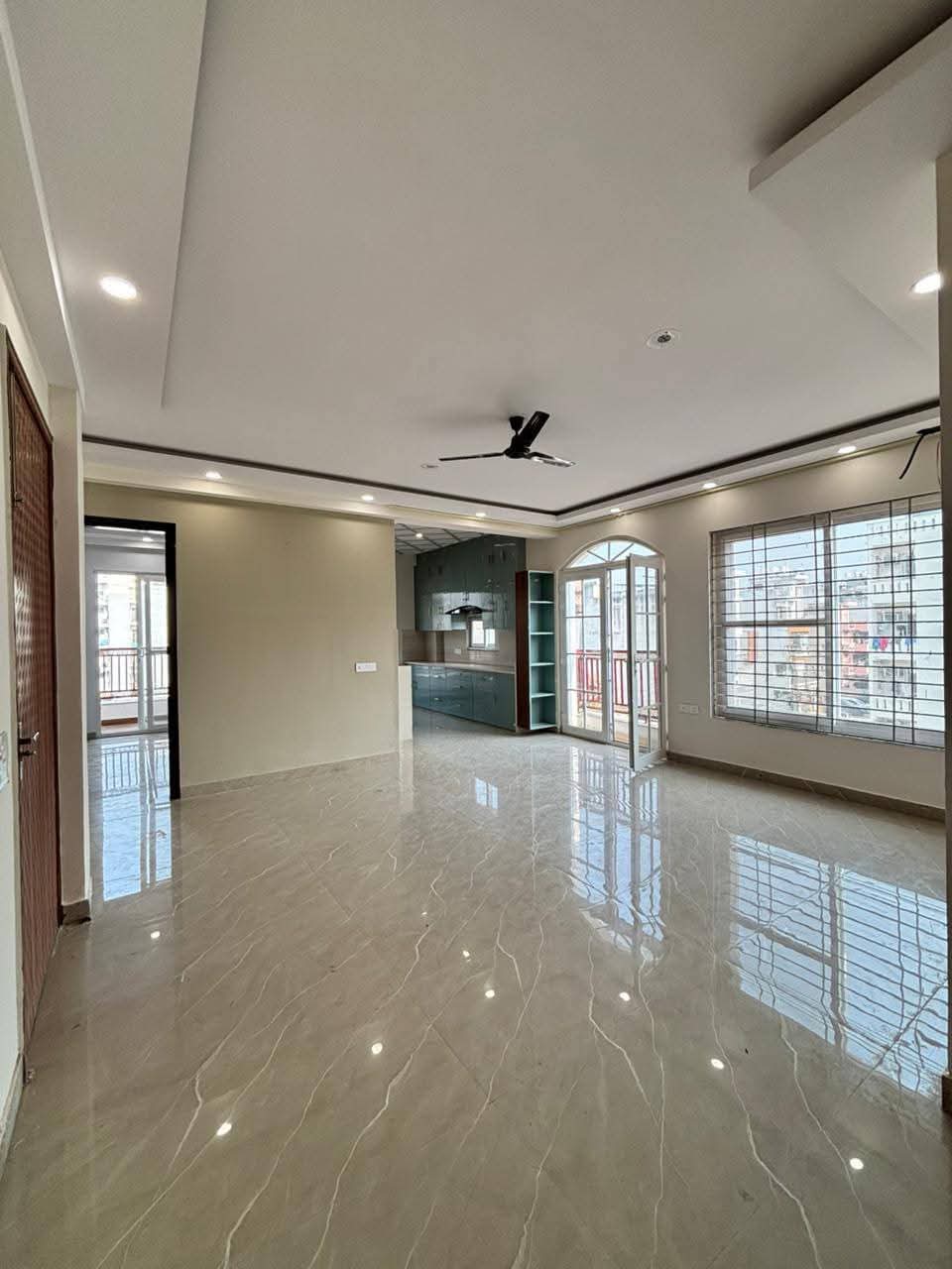 5 BHK + Servant Room 4500 Sq.Ft. Builder Floor in Unitech Greenwood City Apartment