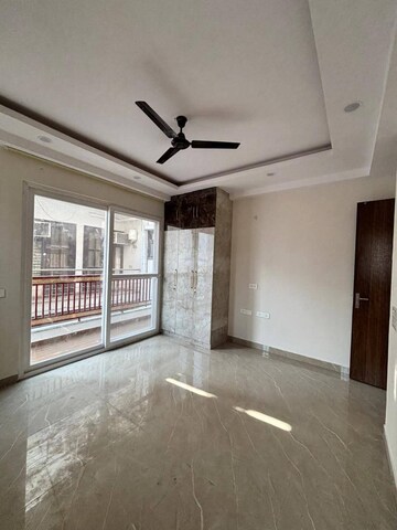 Room in 5 BHK Builder Floor at Unitech Greenwood City Apartment, Sector 45 – for Sale