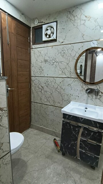 Bathroom in 4 BHK Builder Floor at Green Fields Colony – for Rent