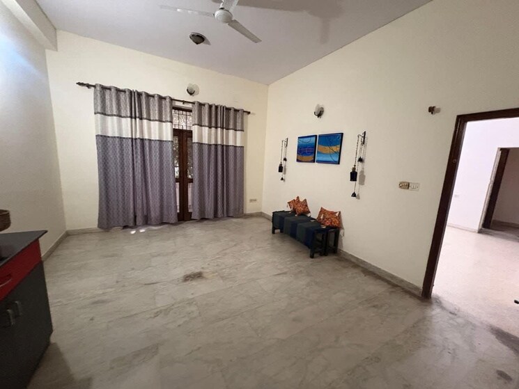  Parking, ansal-plaza-sector-23 3 Bedroom 2500 Sq.Ft. Builder Floor In Sector 23 Gurgaon 9603974