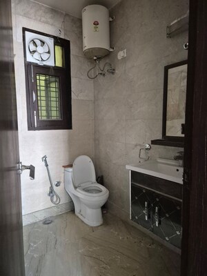 Attached Bathroom in 3 BHK Builder Floor at Ansal Plaza Sector-23, Sector 23 – for Rent