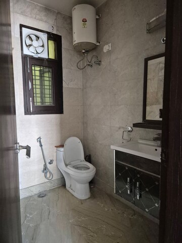 Attached Bathroom in 3 BHK Builder Floor at Ansal Plaza Sector-23, Sector 23 – for Rent