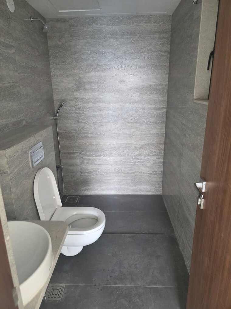 Bathroom, hubtown-seasons 2 Bedroom 975 Sq.Ft. Apartment In Chembur Mumbai 9604009