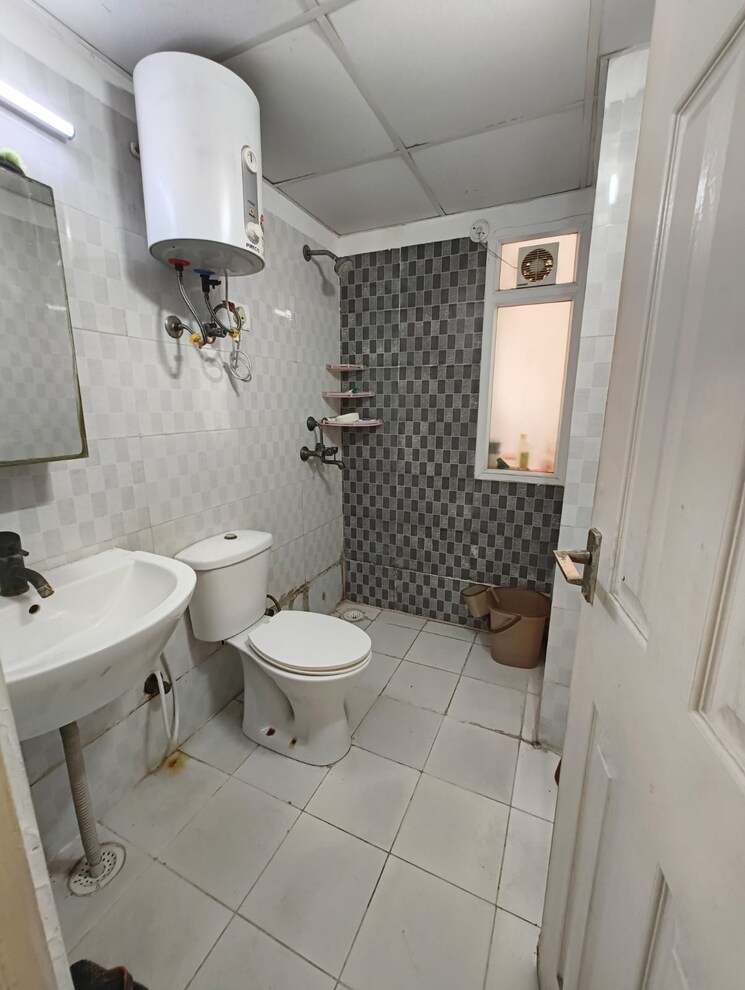 Attached Bathroom, express-zenith 3 Bedroom 915 Sq.Ft. Apartment In Sector 77 Noida 9604040