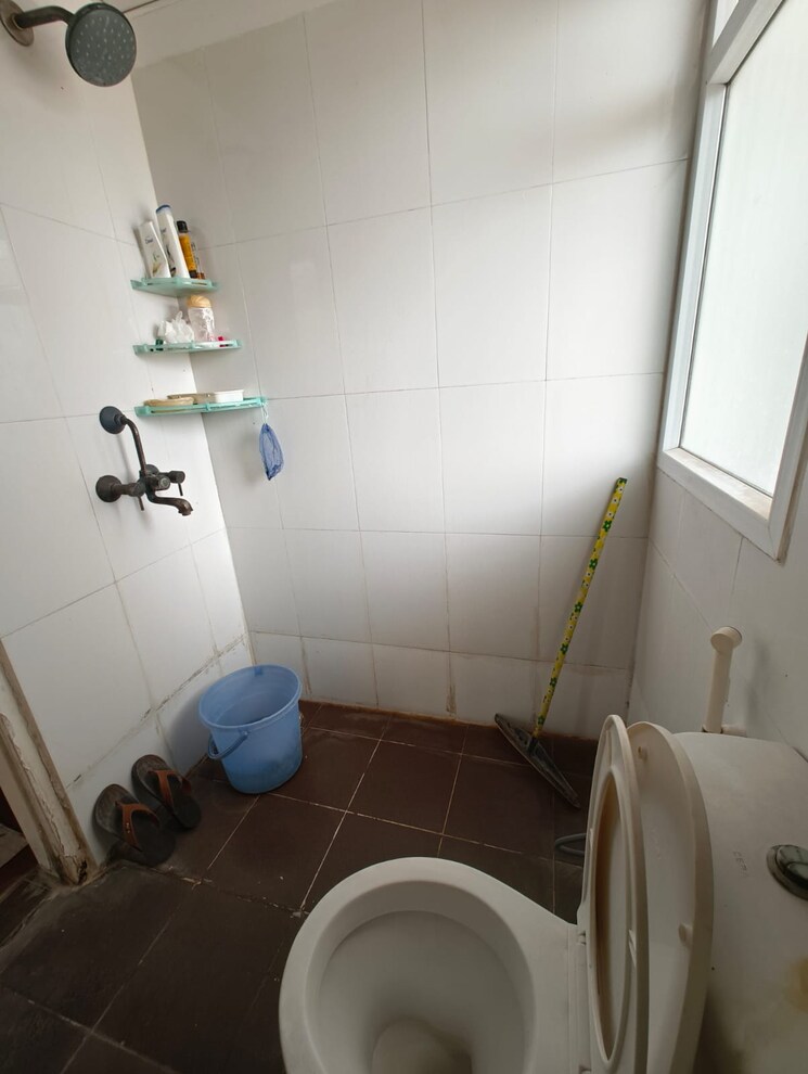 Bathroom, express-zenith 3 Bedroom 915 Sq.Ft. Apartment In Sector 77 Noida 9604040