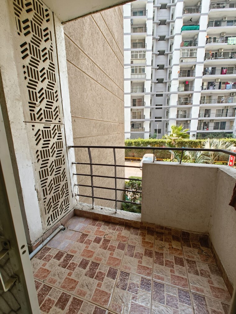 Balcony, express-zenith 3 Bedroom 915 Sq.Ft. Apartment In Sector 77 Noida 9604040