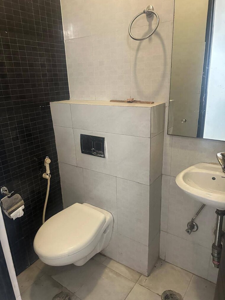 Bathroom, ansal-plaza-sector-23 3 Bedroom 3200 Sq.Ft. Builder Floor In Sector 23 Gurgaon 9604038