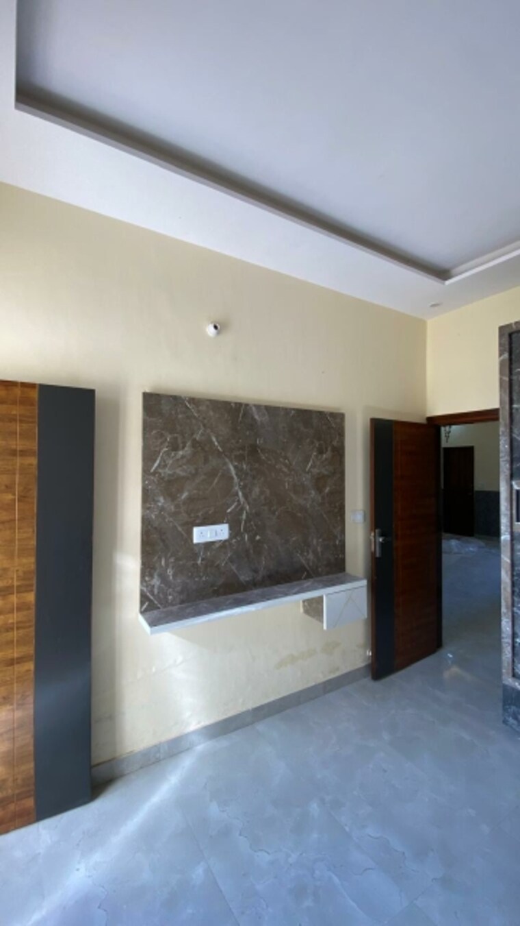 Room, sector 123 4 Bedroom 115 Sq.Yd. Independent House In Sector 123 Mohali 9604056