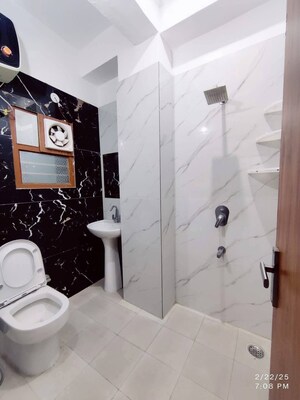 Attached Bathroom in 2 BHK Builder Floor at Ansal Plaza Sector-23, Sector 23 – for Rent