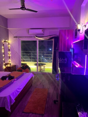 Bedroom in 1 BHK Apartment at Paramount Golfforeste, Zeta I Greater Noida – for Rent